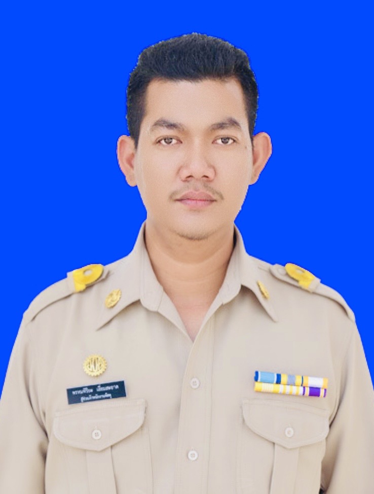 นายพรหมพิริยะ  เอี่ยมสะอาด