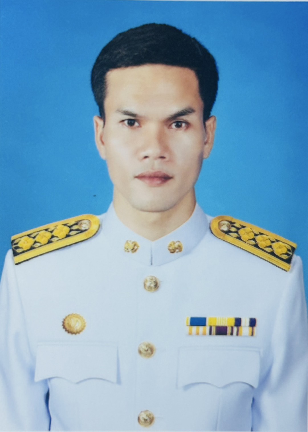 นายสุรศักดิ์  มั่นยืน